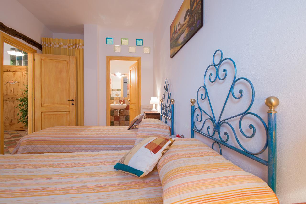 Erbas Bed And Breakfast Nuoro  Exterior photo